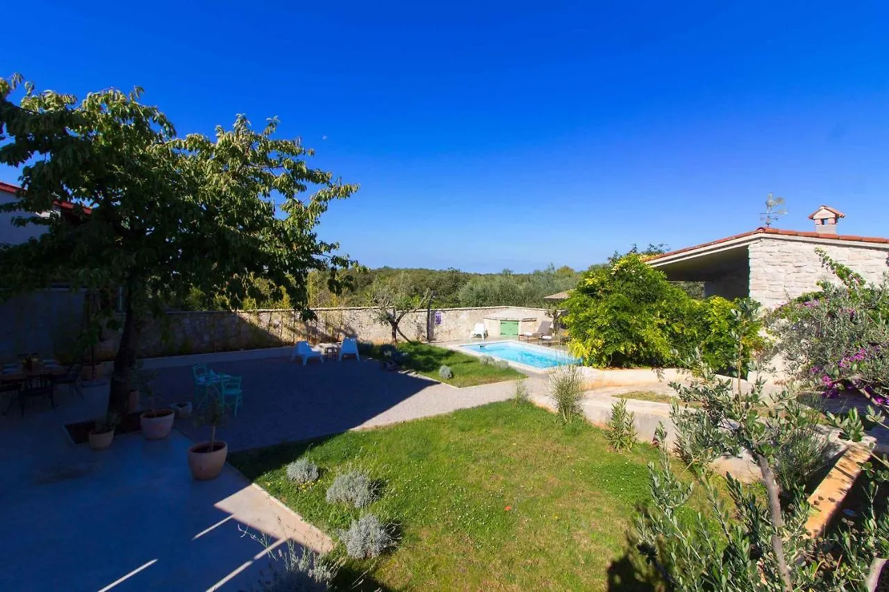 Charming Villa Kalu With Private Pool Near Rovinj By Wiibuk Mrgani クロアチア